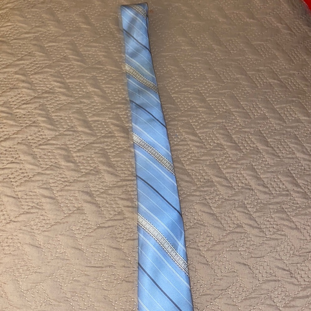 One “Starcy” LTD tie